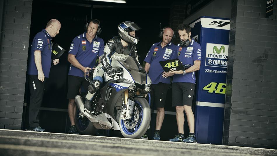 Yamaha R1M 2017 : C'est parti pour être au plus proche de Valentino Rossi…