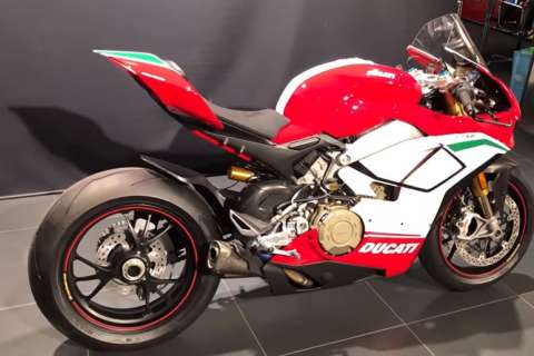 [Street] Panigale V4 + Akrapovic = dressage de poils garanti ! (vidéos)